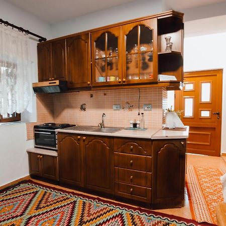 Bb Traditional Apartment Gjirokaster Exterior photo